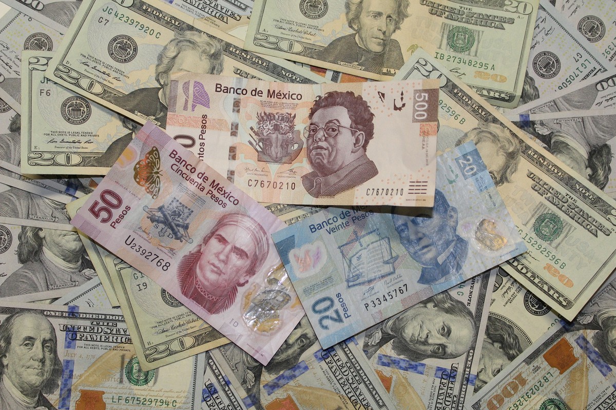 Dólar perde força no exterior com rumores de adiamento de tarifas comerciais de Trump ao México e Canadá