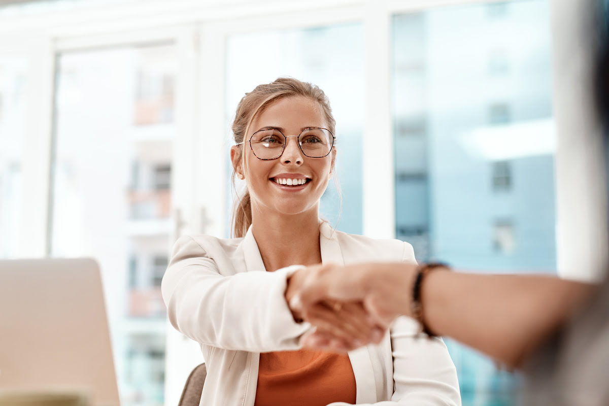 Recrutamento via Redes Sociais: Como Empresas Estão Buscando Talentos no LinkedIn e Além